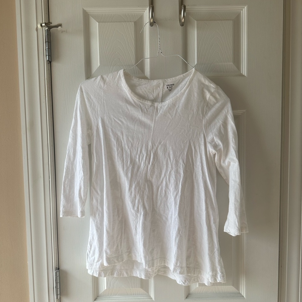 woman’s long sleeve crown and ivy shirt size: xs